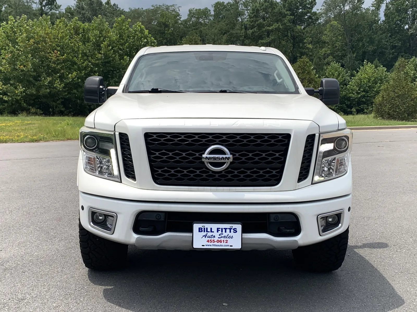 Used 2018 Nissan Titan PRO-4X w/ Pro-4x Utility Package AWD/4WD image 2