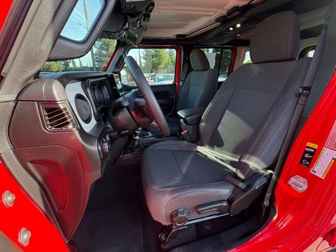 Used 2025 Jeep Wrangler Unlimited Sport AWD/4WD image 30