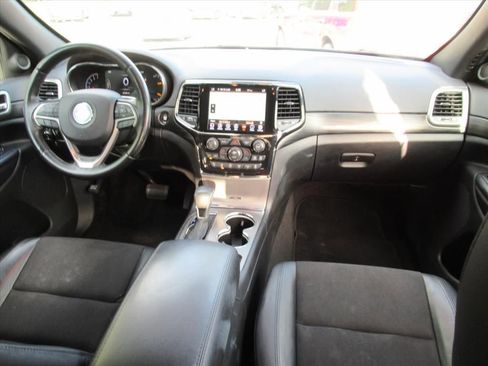 Used 2022 Jeep Grand Cherokee Laredo X image 12