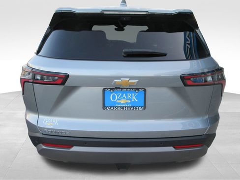 Used 2026 Chevrolet Equinox LT w/ Safety and Technology Package FWD image 4