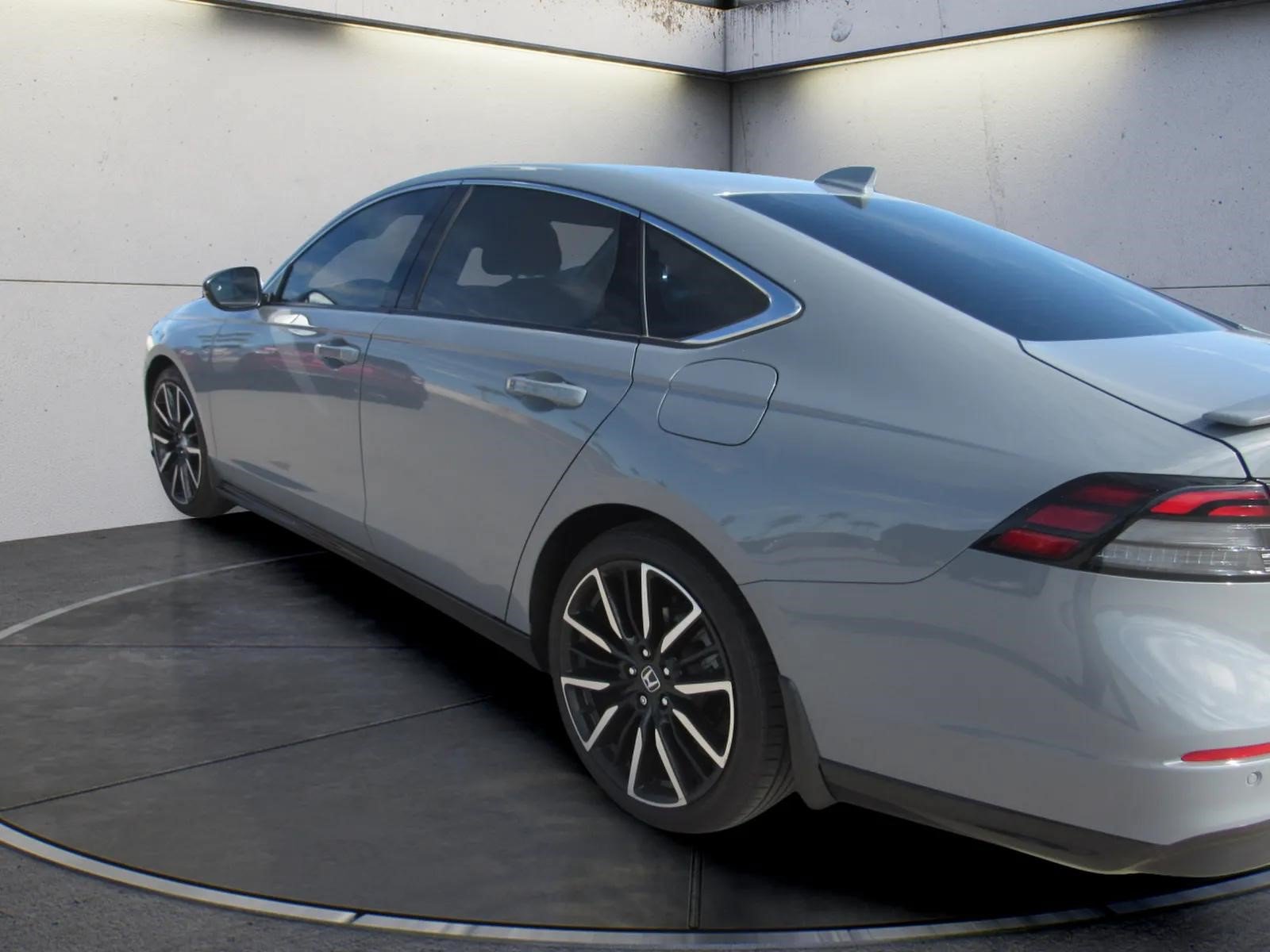 Used 2024 Honda Accord Touring image 4