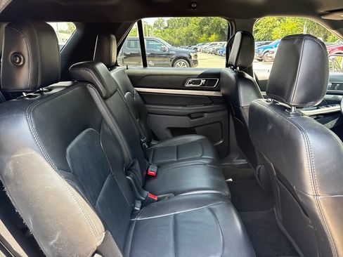 Used 2018 Ford Explorer XLT w/ Equipment Group 202A FWD image 30