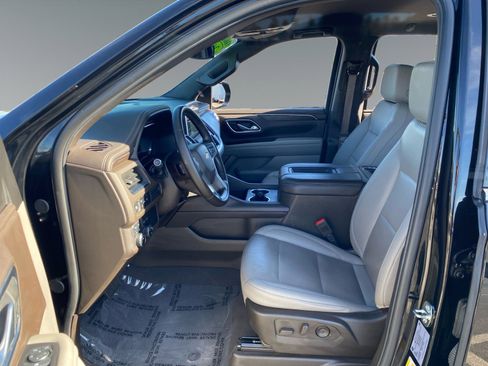 Used 2024 Chevrolet Suburban LT image 9