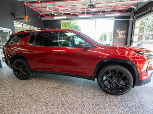 Used 2024 Chevrolet Traverse RS AWD/4WD image 5