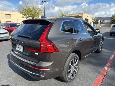 Used 2022 Volvo XC60 T8 Inscription Expression w/ Advanced Package image 3