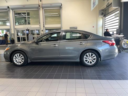 Used 2016 Nissan Altima 2.5 S w/ Power Driver Seat Package FWD image 4