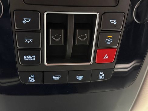 Used 2025 Kia Carnival SX Prestige FWD image 23