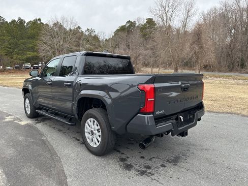 Used 2025 Toyota Tacoma SR5 image 7