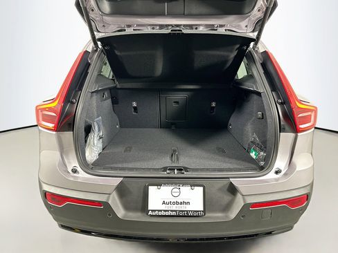 New 2026 Volvo XC40 B5 Ultra w/ Protection Package Premier image 29