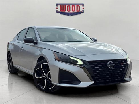 Used 2023 Nissan Altima 2.5 SR image 1