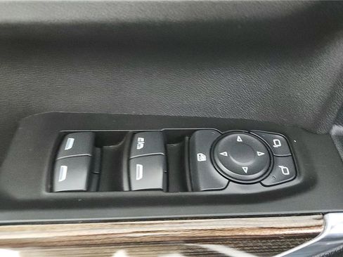 Used 2021 Chevrolet Silverado 1500 LT Trail Boss w/ Convenience Package II image 11