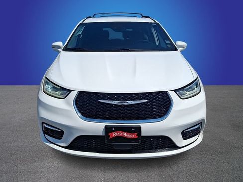 Used 2022 Chrysler Pacifica Touring-L FWD image 2