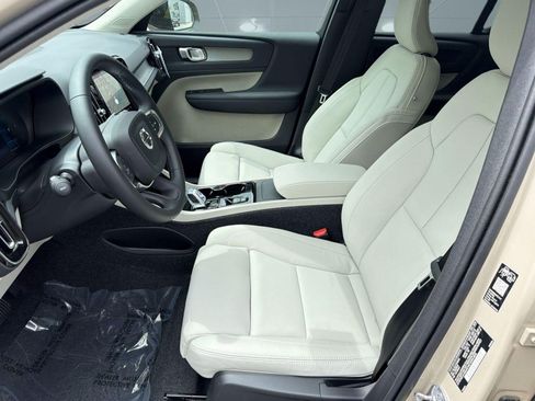 New 2026 Volvo XC40 B5 Plus w/ Climate Package AWD/4WD image 5