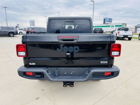 Used 2022 Jeep Gladiator Overland w/ Popular Equipment Package AWD/4WD image 32