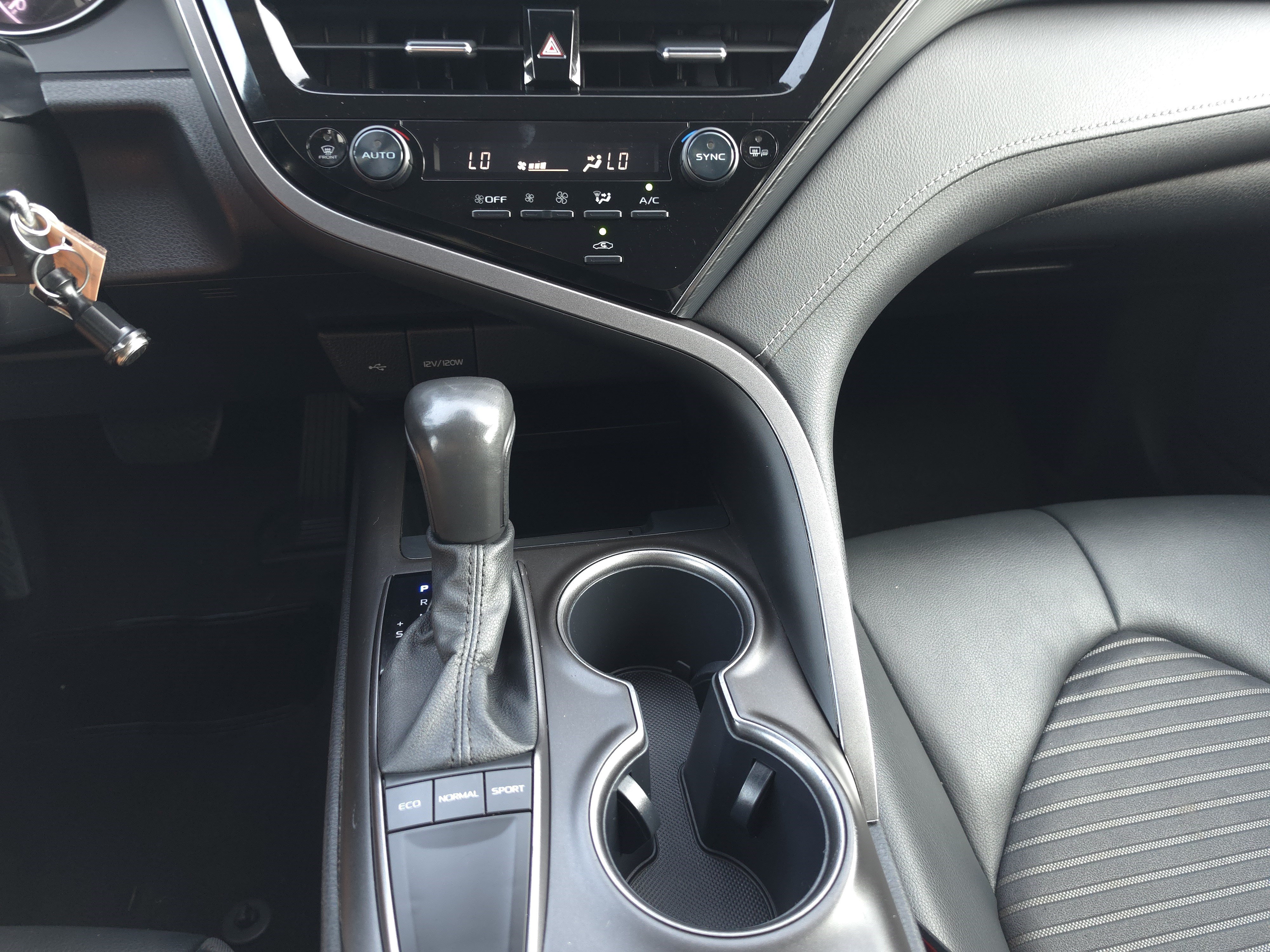Used 2025 Nissan Altima 2.5 SV FWD image 13