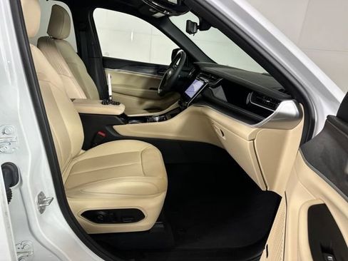 Used 2023 Jeep Grand Cherokee 4WD 4xe w/ Luxury Tech Group II image 29