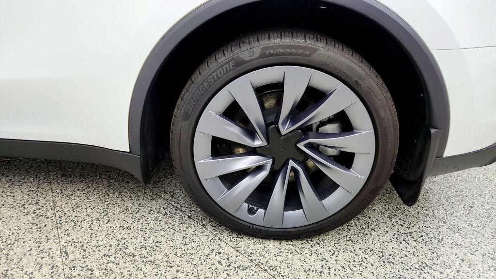 Used 2026 Tesla Model Y Long Range RWD image 9