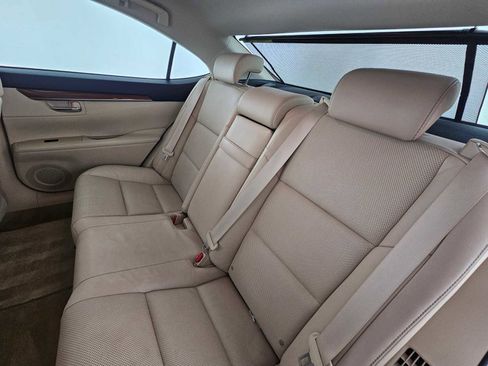 Used 2014 Lexus ES 300h w/ Luxury Package w/Bamboo Trim image 17