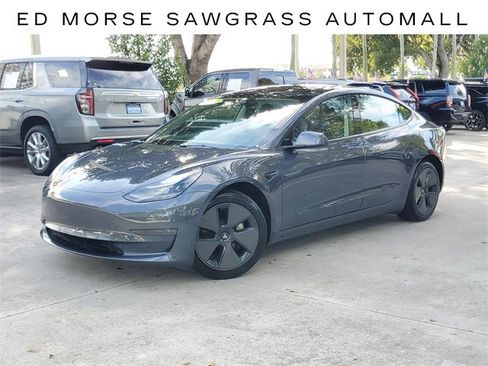 Used 2023 Tesla Model 3 Standard Range image 1