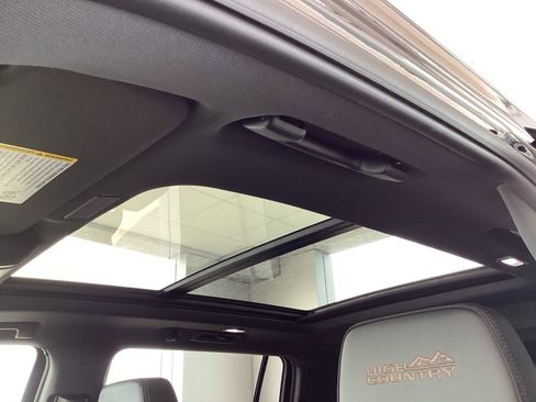 New 2026 Chevrolet Suburban High Country AWD/4WD image 8