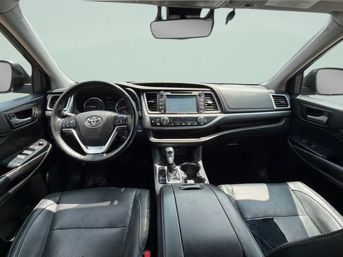 Used 2017 Toyota Highlander Limited Platinum w/ Carpet Mat Package AWD/4WD image 13