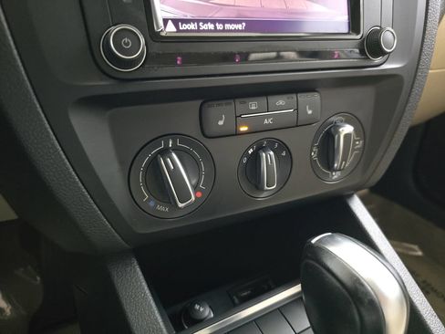 Used 2016 Volkswagen Jetta SE FWD image 24