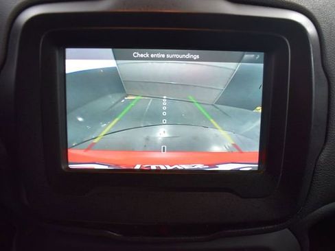 Used 2018 Jeep Renegade Latitude image 24