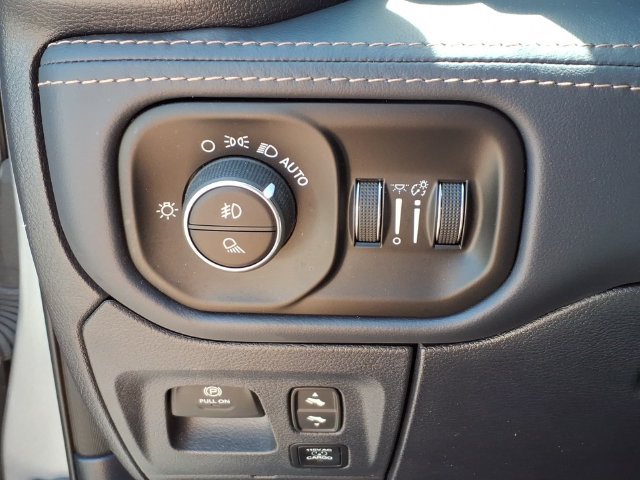 Certified 2025 RAM 1500 Tungsten w/ Off Road Group AWD/4WD image 13
