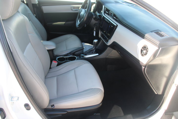 Used 2017 Toyota Corolla LE w/ Carpet Mat Package (TMS) FWD image 18