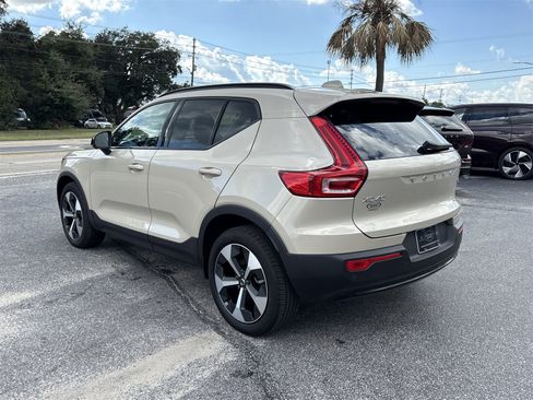 Used 2025 Volvo XC40 B5 Plus w/ Protection Package Premier image 3