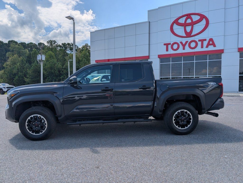 Used 2025 Toyota Tacoma TRD Off-Road AWD/4WD image 2