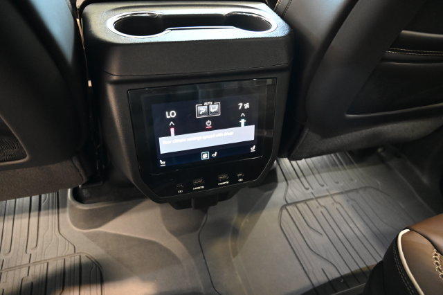 New 2026 GMC Yukon Denali Ultimate AWD/4WD image 34