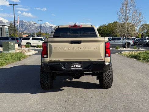 Used 2024 Chevrolet Colorado ZR2 w/ ZR2 Convenience Package III AWD/4WD image 11
