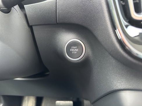 Certified 2024 Volvo XC40 B5 Core image 28