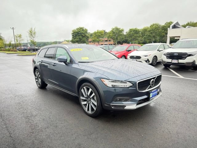 Used 2025 Volvo V90 B6 Cross Country Plus w/ Protection Package Premier AWD/4WD image 4