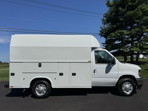 Used 2025 Ford E-350 and Econoline 350 Super Duty w/ Power Equipment Group RWD image 6
