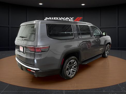Used 2025 Jeep Wagoneer Series II AWD/4WD image 4
