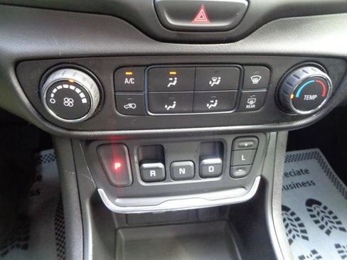 Used 2019 GMC Terrain SLE FWD image 34