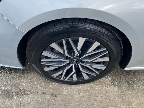 Used 2024 Nissan Altima 2.5 SV image 16