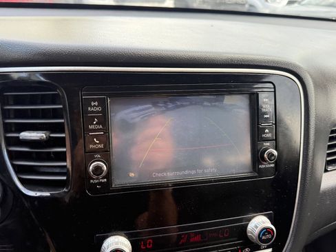 Used 2020 Mitsubishi Outlander ES image 28