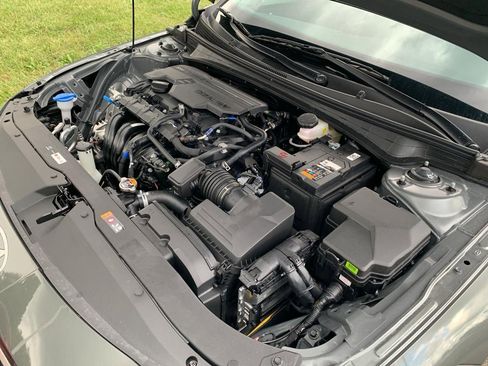 New 2025 Hyundai Elantra Limited image 72