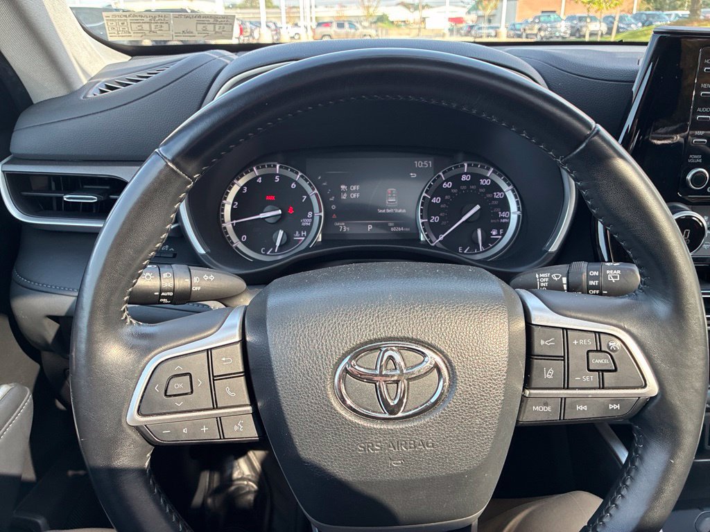 Used 2022 Toyota Highlander XLE AWD/4WD image 30