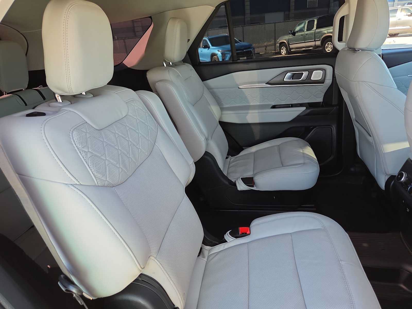 Used 2025 Ford Explorer Platinum w/ Ultimate Package AWD/4WD image 13