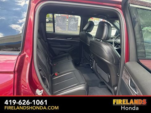 Used 2024 Jeep Grand Cherokee Limited AWD/4WD image 35