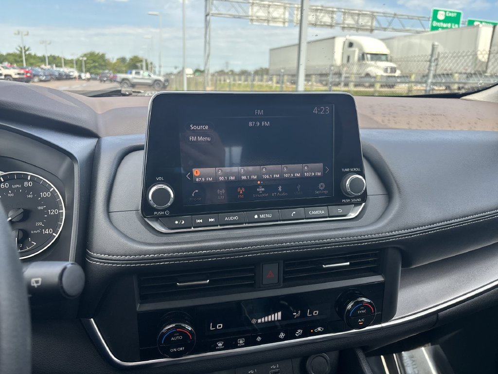 Certified 2023 Nissan Rogue SV FWD image 24