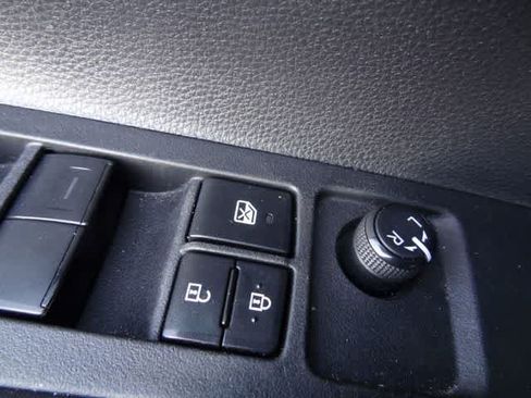 Used 2024 Toyota Corolla Cross LE AWD/4WD image 14