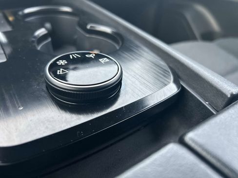 Used 2022 Nissan Rogue SV image 32