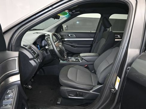 Used 2019 Ford Explorer XLT FWD image 13