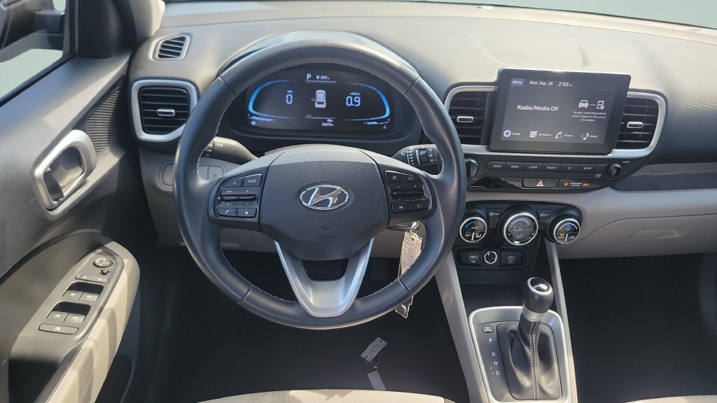 Certified 2023 Hyundai Venue SEL FWD image 13