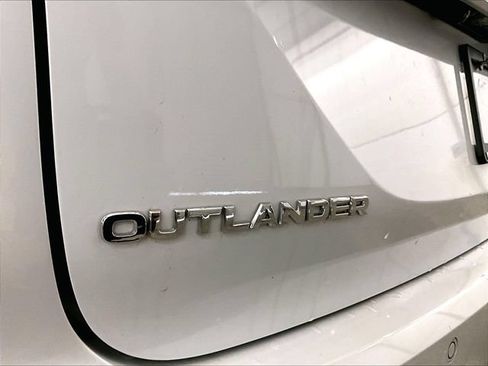 Used 2023 Mitsubishi Outlander SE Black Edition AWD/4WD image 13